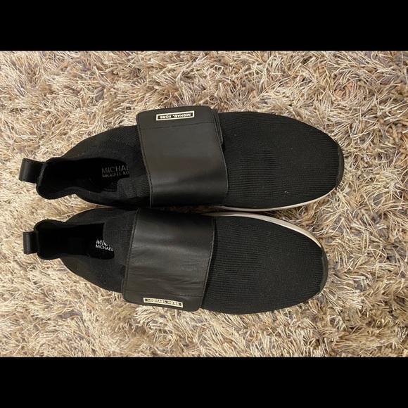 Sneakers - Picture 2 of 3